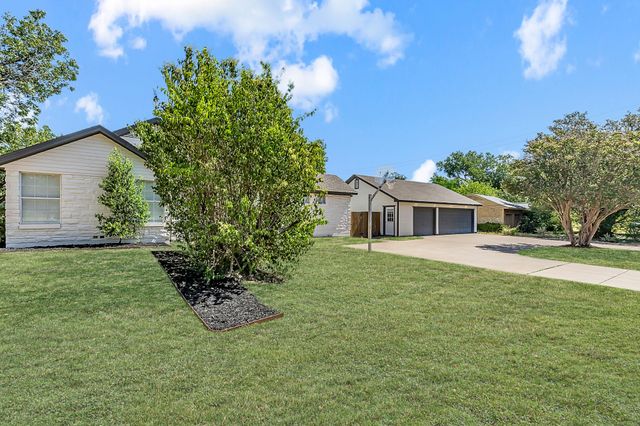 3909 Trail Lake Drive, Fort Worth, TX 76109