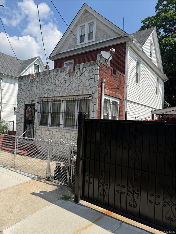 10749 160th Street, Jamaica, NY 11433