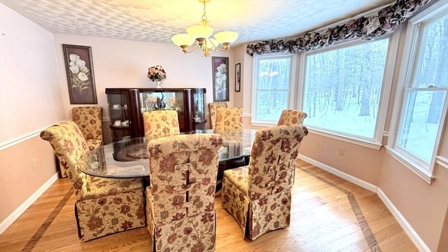 11 Quail Run Rd, Bellingham, MA 02019