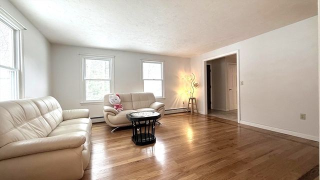 11 Quail Run Rd, Bellingham, MA 02019