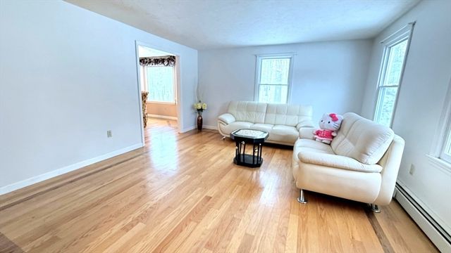 11 Quail Run Rd, Bellingham, MA 02019