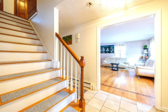 11 Quail Run Rd, Bellingham, MA 02019