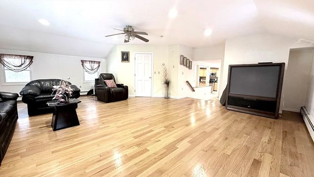 11 Quail Run Rd, Bellingham, MA 02019