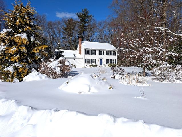 11 Quail Run Rd, Bellingham, MA 02019