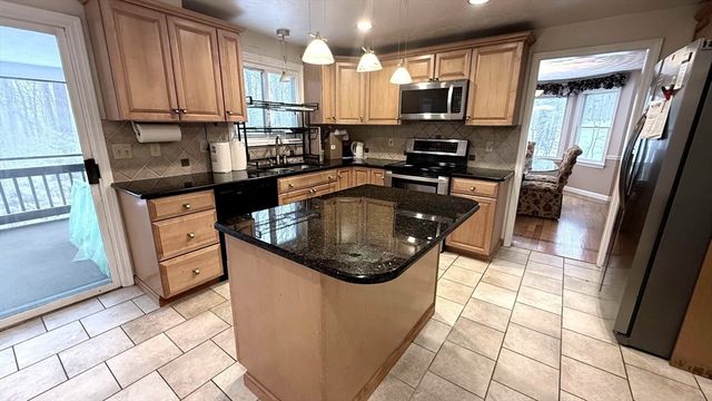 11 Quail Run Rd, Bellingham, MA 02019