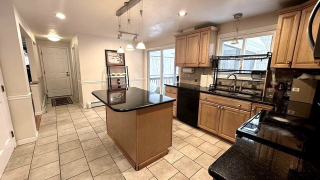 11 Quail Run Rd, Bellingham, MA 02019