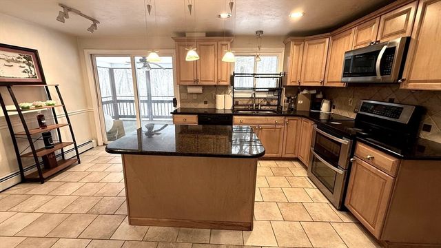 11 Quail Run Rd, Bellingham, MA 02019