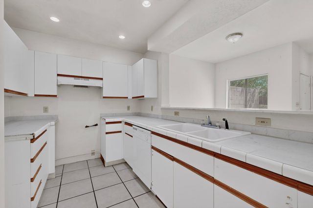 3952 Paseo Del Sol, Santa Fe, NM 87507