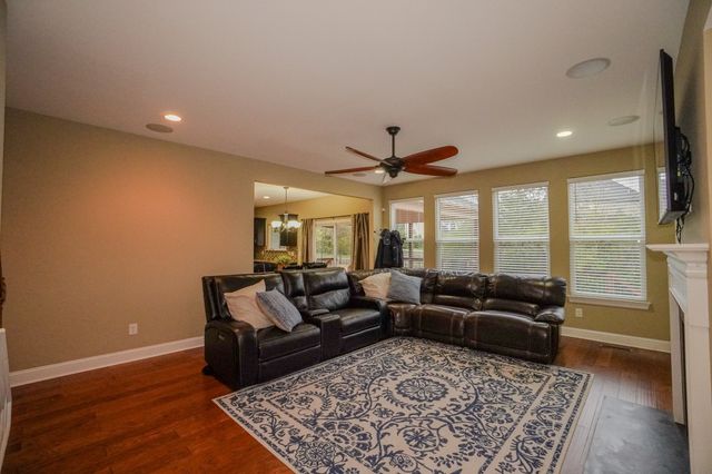 1555 Hunt Club Blvd, Gallatin, TN 37066