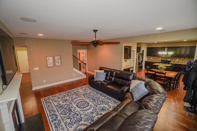 1555 Hunt Club Blvd, Gallatin, TN 37066