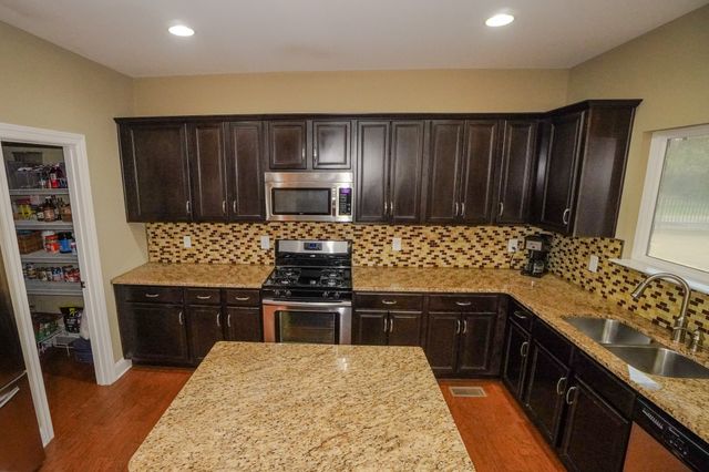 1555 Hunt Club Blvd, Gallatin, TN 37066