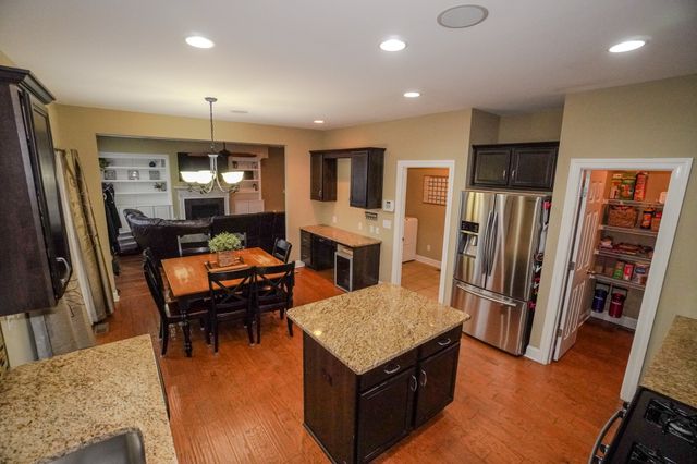 1555 Hunt Club Blvd, Gallatin, TN 37066