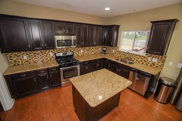 1555 Hunt Club Blvd, Gallatin, TN 37066