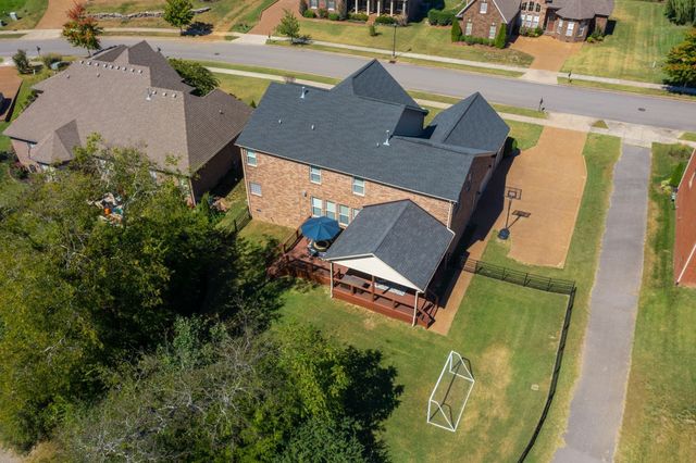 1555 Hunt Club Blvd, Gallatin, TN 37066