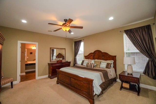 1555 Hunt Club Blvd, Gallatin, TN 37066