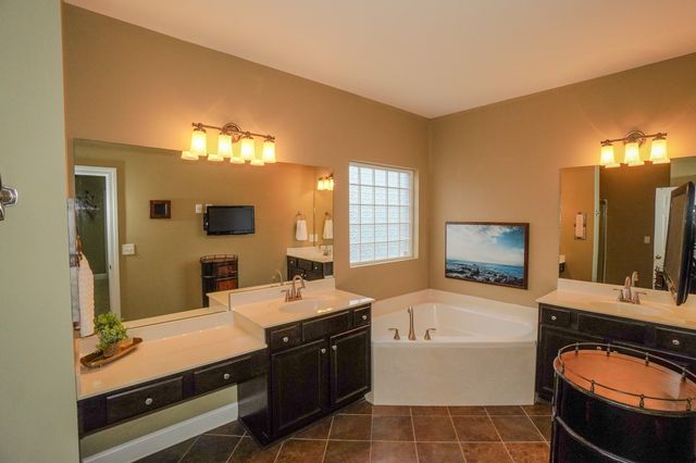 1555 Hunt Club Blvd, Gallatin, TN 37066