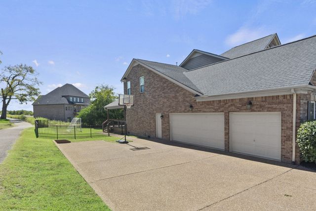 1555 Hunt Club Blvd, Gallatin, TN 37066