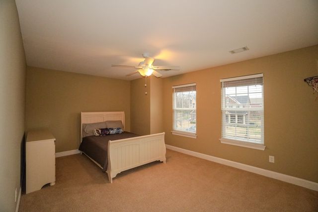 1555 Hunt Club Blvd, Gallatin, TN 37066