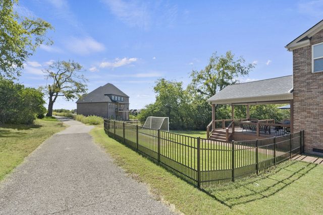 1555 Hunt Club Blvd, Gallatin, TN 37066