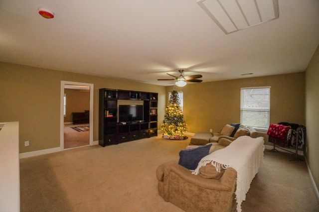 1555 Hunt Club Blvd, Gallatin, TN 37066