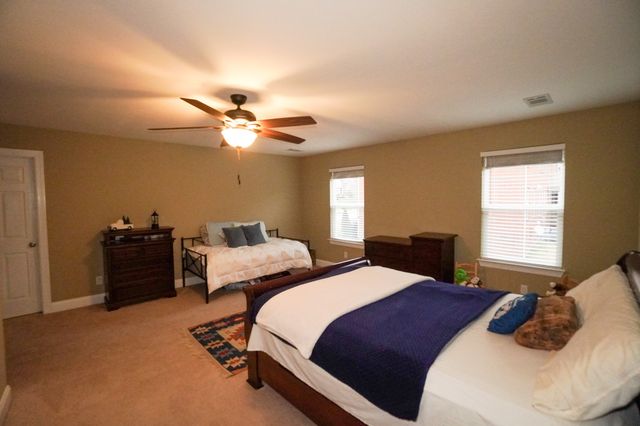 1555 Hunt Club Blvd, Gallatin, TN 37066