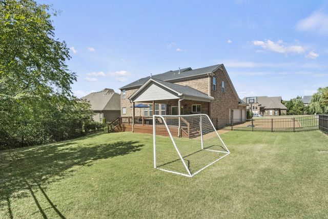 1555 Hunt Club Blvd, Gallatin, TN 37066