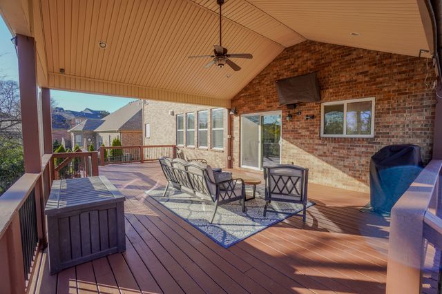 1555 Hunt Club Blvd, Gallatin, TN 37066