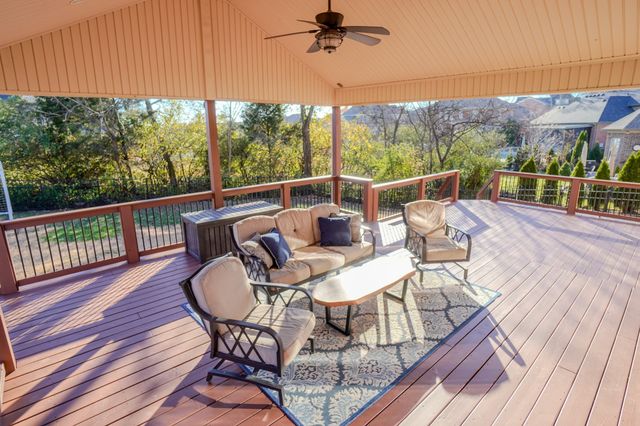 1555 Hunt Club Blvd, Gallatin, TN 37066