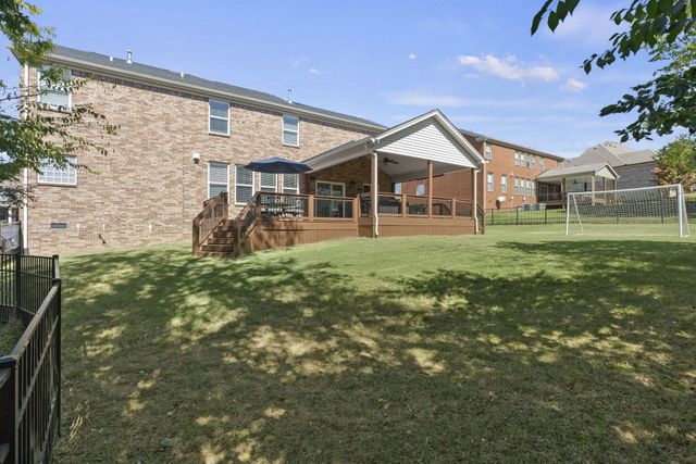 1555 Hunt Club Blvd, Gallatin, TN 37066