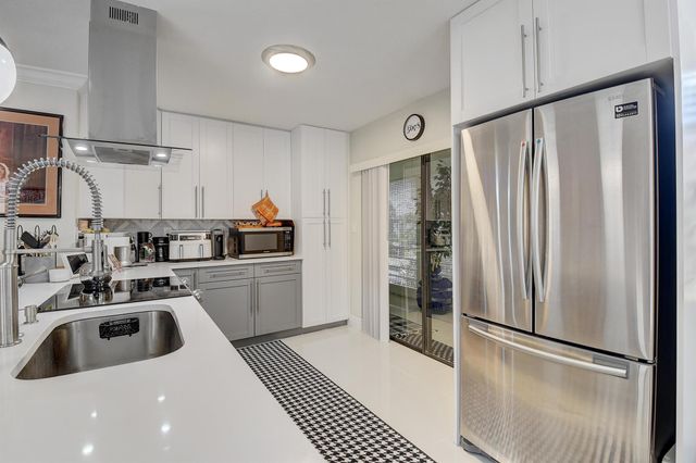 274 Capri F, Delray Beach, FL 33484