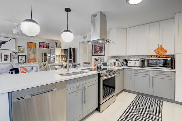 274 Capri F, Delray Beach, FL 33484