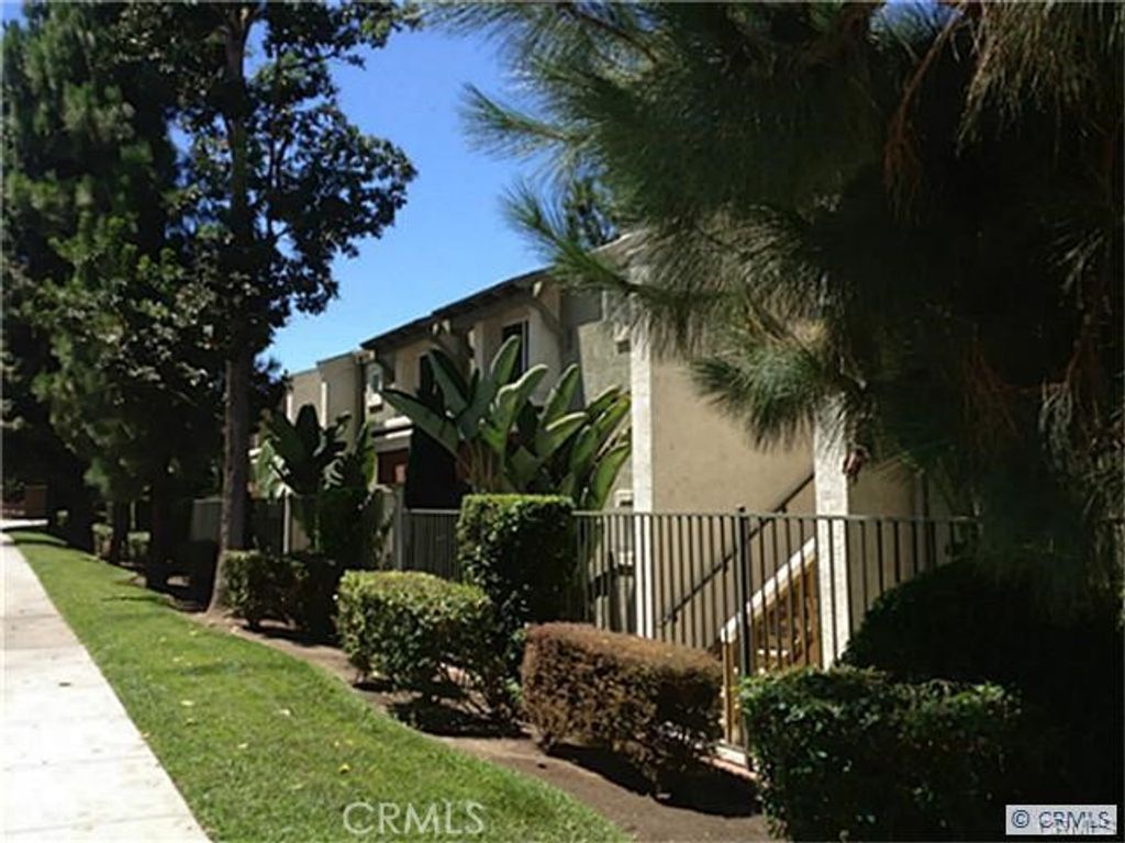 760 Rimpau Avenue 203, Corona, CA 92879