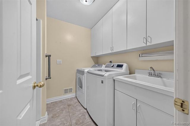 3653 Cedar Brook Drive, Rochester Hills, MI 48309