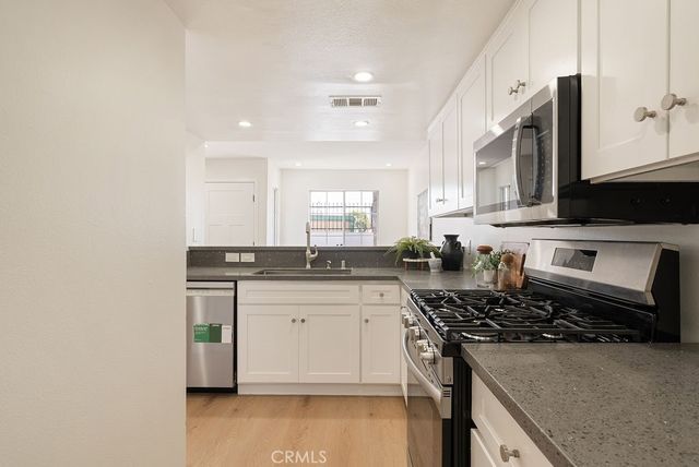 820 W Compton 24, Compton, CA 90220