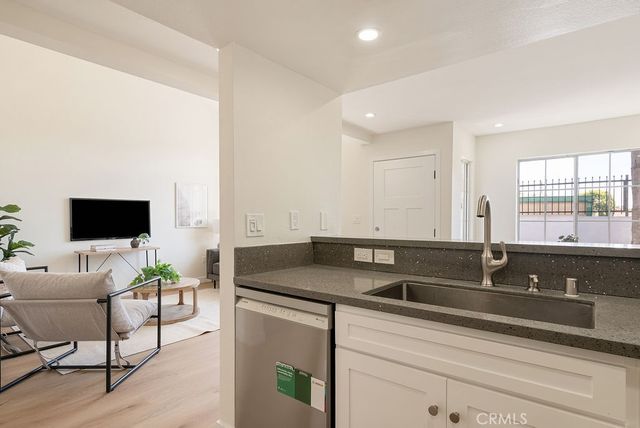 820 W Compton 24, Compton, CA 90220