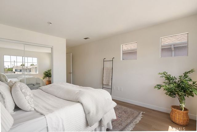 820 W Compton 24, Compton, CA 90220