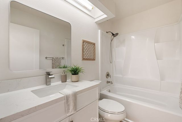 820 W Compton 24, Compton, CA 90220