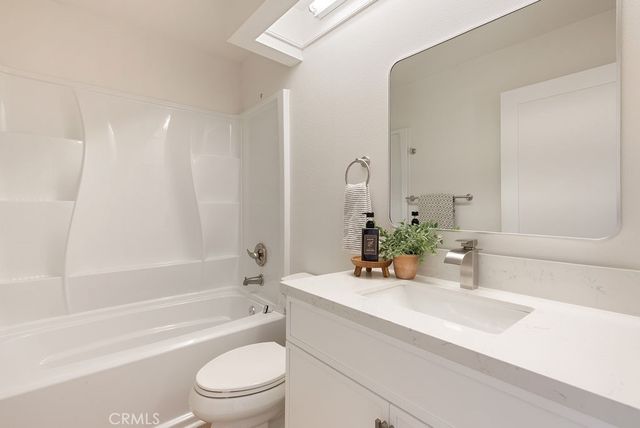 820 W Compton 24, Compton, CA 90220