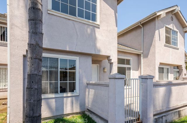 820 W Compton 24, Compton, CA 90220