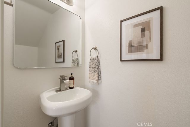 820 W Compton 24, Compton, CA 90220
