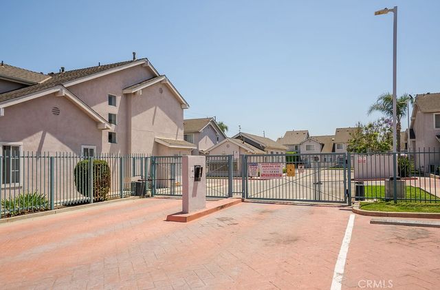 820 W Compton 24, Compton, CA 90220