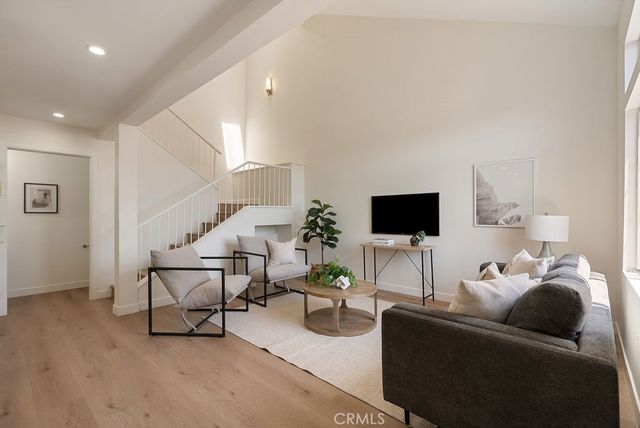 820 W Compton 24, Compton, CA 90220