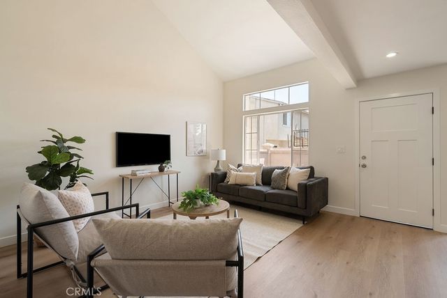 820 W Compton 24, Compton, CA 90220