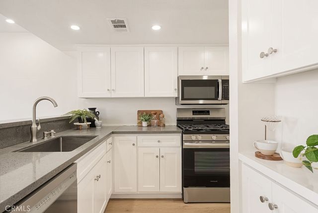 820 W Compton 24, Compton, CA 90220