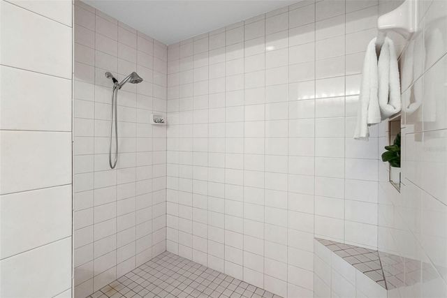 304 LAKE KELL COURT, Lutz, FL 33549