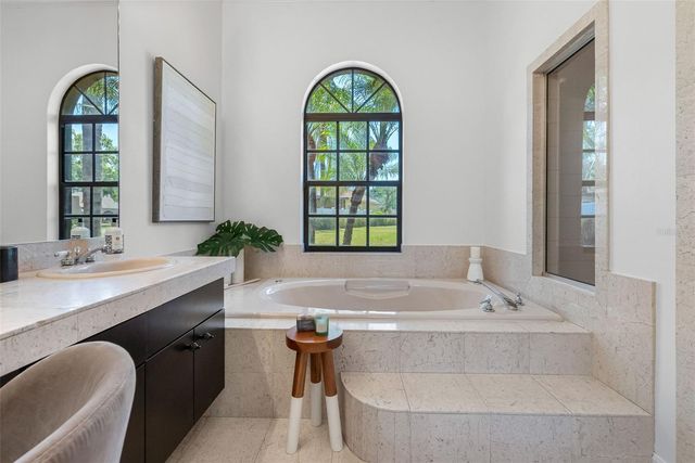 304 LAKE KELL COURT, Lutz, FL 33549