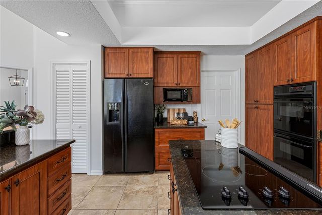 304 LAKE KELL COURT, Lutz, FL 33549