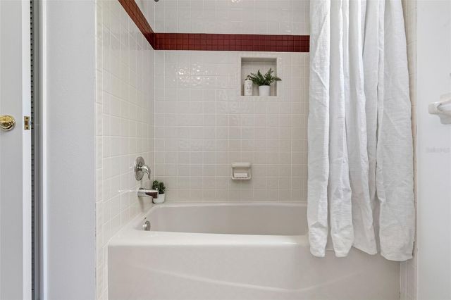 304 LAKE KELL COURT, Lutz, FL 33549