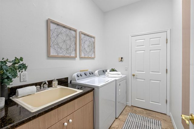 304 LAKE KELL COURT, Lutz, FL 33549