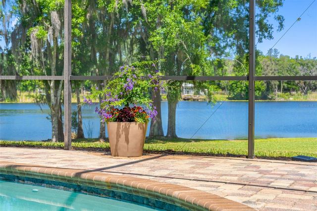 304 LAKE KELL COURT, Lutz, FL 33549